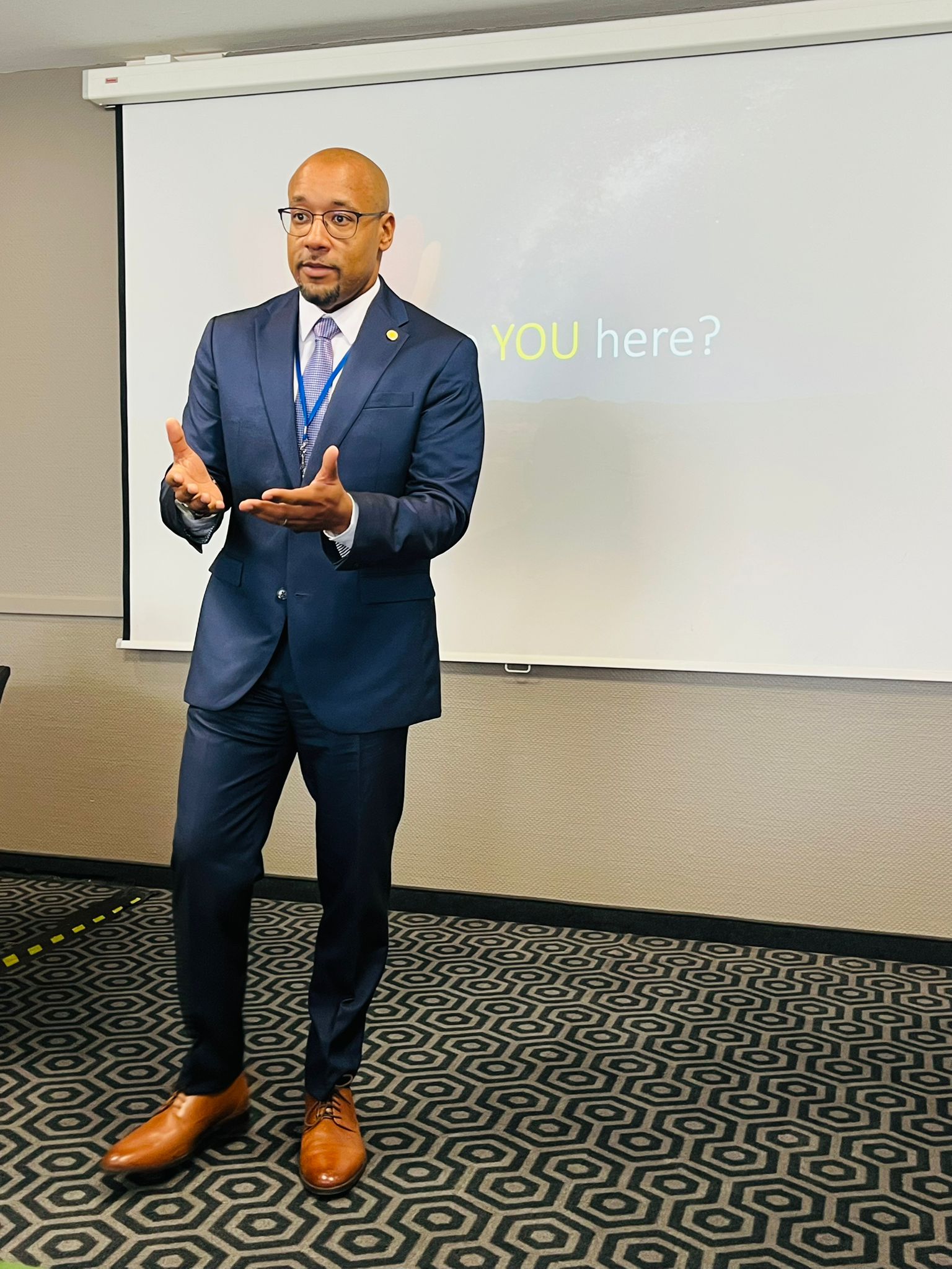 Erick Ocasio leading a leadership workshop session